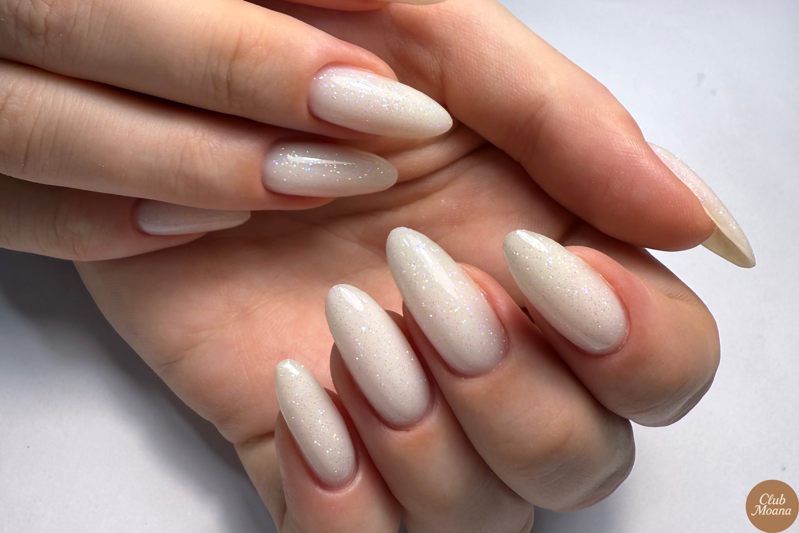 Bright jelly nails with translucent red and peach tones